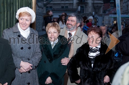 Cvetka Selšek, predsednica uprave SKB, mag. Vojka Ravbar, generalna sekretarka SKB, Roman Jakič, direktor Hale Tivoli in Tjaša Andree Prosenc, odvetnica