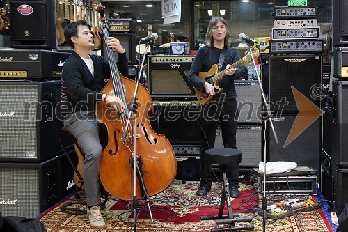 Chris Minh Doky, kontrabasist in bas kitarist ter Mike Stern, jazz kitarist