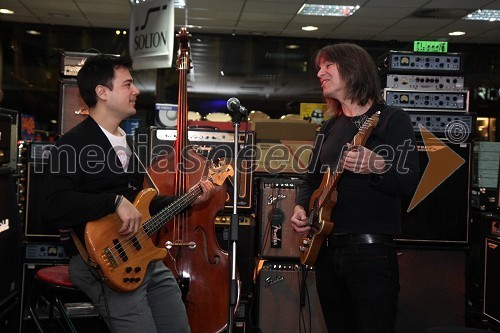 Chris Minh Doky, kontrabasist in bas kitarist ter Mike Stern, jazz kitarist