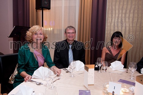 Majda Slabe, bančnica, Andrijana Starina Kosem in soprog Frenk