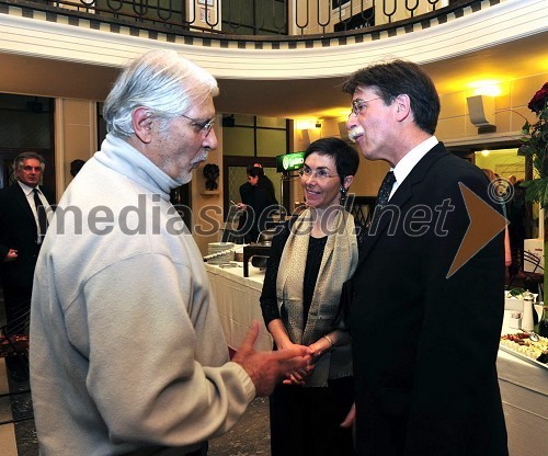 Boris Cavazza, Žlahtni režiser 2010 ter mag. Jožko Čuk, direktor Slovenskega narodnega gledališča (SNG) Nova Gorica in soproga dr. Jasna Čuk, zdravnica