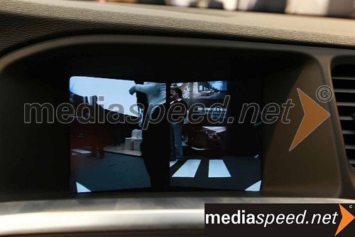 Volvo S60, monitor za zunanjo kamero