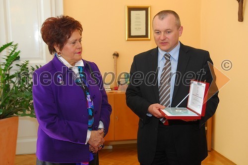 Dubravka Tomšič Srebotnjak, pianistka in Franc Kangler, župan Mestne občine Maribor  	 
	