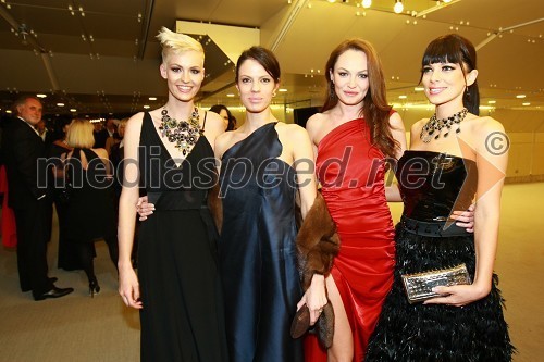 Tjaša Kokalj, Miss Universe Slovenije 2007, Sabina Remar, Miss Universe 2004, Iryna Osypenko, manekenka in Iris Mulej, Miss Slovenije 2006