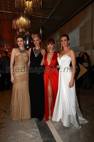 Nataša Pinoza, miss Universe Slovenije 2006, Tjaša Kokalj, miss Universe Slovenije 2007, Sanja Grohar, pevka, manekenka in Miss Slovenije 2005 in Mirela Korać, Miss Universe 2009