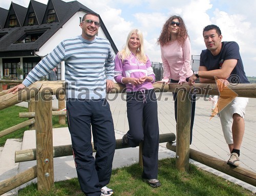 Marko Potrč, moderator Radia City, Ana Bešter, voditeljica oddaje, Natalija Bratkovič, voditeljica televizije RTS Maribor in Taiji Tokuhisha, voditelj oddaje