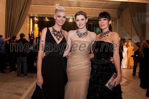 Tjaša Kokalj, miss Universe Slovenije 2007, Nataša Pinoza, miss Universe Slovenije 2006 in Iris Mulej, Miss Slovenije 2006