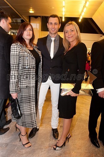 	 Alenka Kavčič, življenjska sopotnica Jonasa Žnidaršiča, Gregor Bolčina, moderator na Radio 1 in Mojca Briščik, vodja blagovnice Maxi