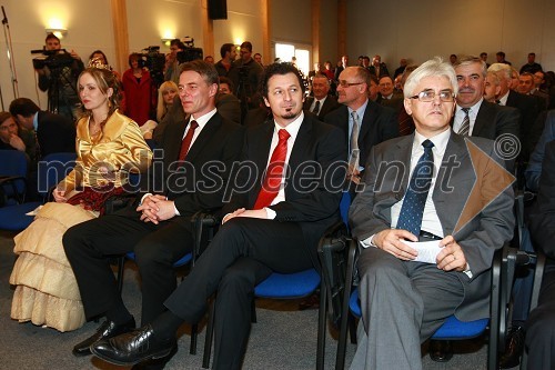 Andreja Erzetič, Vinska kraljica Slovenije 2010, Henrik Gjerkeš, minister za lokalno samoupravo, dr. Patrick Vlačič, minister za promet ter dr. Roko Žarnić, minister za okolje in prostor