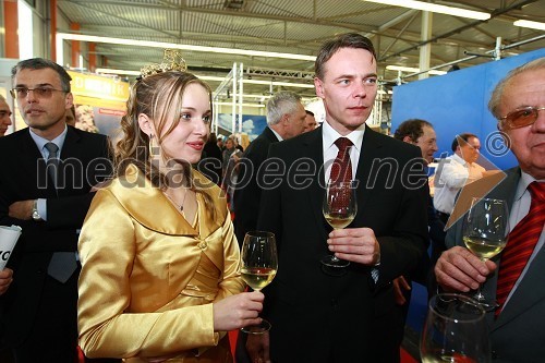 Andreja Erzetič, Vinska kraljica Slovenije 2010 in Henrik Gjerkeš, minister za lokalno samoupravo