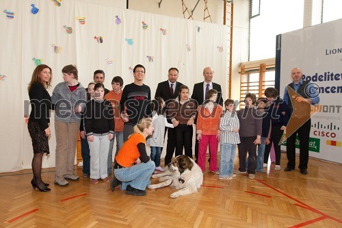 Predaja komunikatorjev OŠ Dragotin Kette Novi mesto