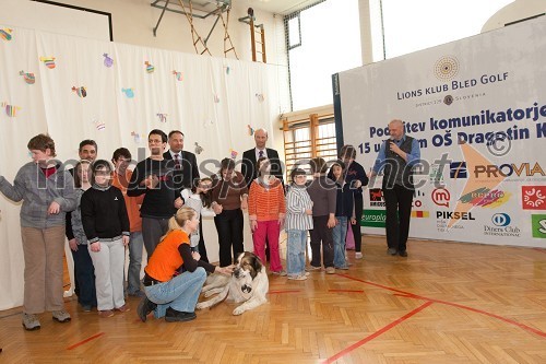 Predaja komunikatorjev OŠ Dragotin Kette Novi mesto