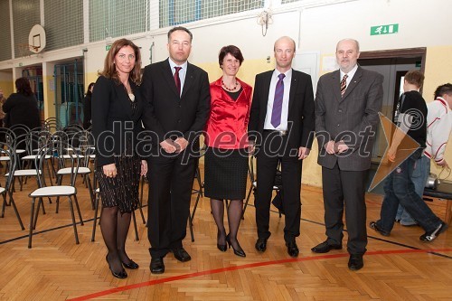 Simona Lebar, GIP d.o.o., Primož Kapus, Vida Marolt, ravnateljica OŠ Dragotin Kette NM, Tomaž Kastelic, predsednik Lions Klub Bled Golf in Rafko Križman, podžupan občine Novo mesto