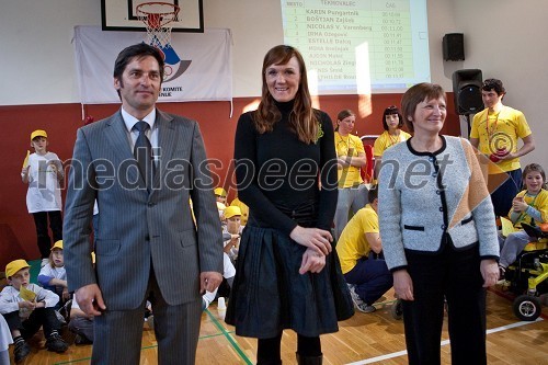 ..., Petra Majdič, tekačica na smučeh in Ljubica Kosmač, ravnateljica Osnovne šole Ledina