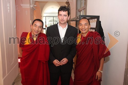 Rok Peče, podžupan Mestne občine Maribor in tibetanska meniha