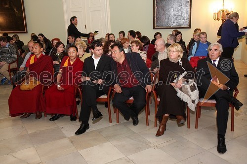 Tibetanska meniha, Rok Peče, podžupan Mestne občine Maribor, dr. Melqart Mohamad Berro, mestni svetnik MOM, ... in ...