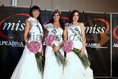 Antonija Gogič, Hrvaška, 1. spremljevalka, Beatrix Halász, Miss Alpe Adria International in Gea Erjavec, Slovenija, 2. spremljevalka