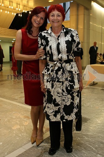 ... in Mojca Senčar, Slovenka leta 2005 in predsednica Slovenskega združenja za boj proti raku dojk