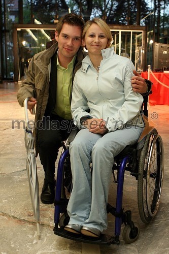 Mateja Pintar, namiznoteniška igralka, članica paraolimpijske reprezentance in njen spremljevalec Andreas iz Nemčije