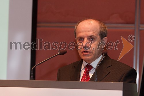 dr. Ivan Svetlik, minister za delo, družino in socialne zadeve