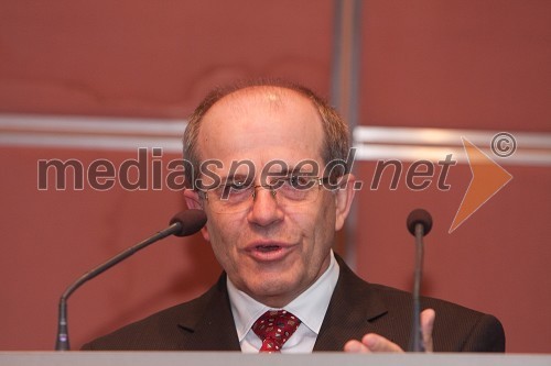 dr. Ivan Svetlik, minister za delo, družino in socialne zadeve