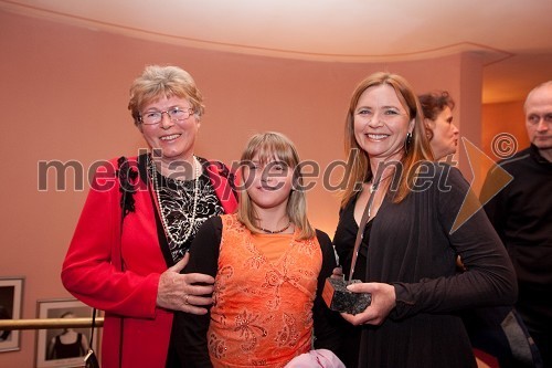 Vesna Jevnikar, igralka, mama Magda in nečakinja Maja