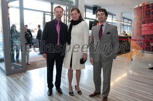 Justin Young, Jade van Baaren in Tine Kračun, direktor podjetja Intermedius d.o.o.