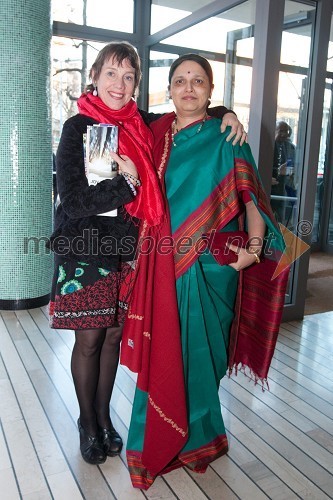 Erica Johnson Debeljak, publicistka in Vidiya Seshadri, soproga indijskega veleposlanika