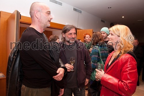 	Andrej Hajdinjak, oblikovalec luči, Aldo Kumar, skladatelj in Karmina Šilec, zborovodkinja