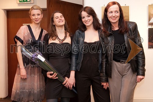 Tjaša Železnik, igralka, Eva Kraševec, dramaturginja, Ana Dolinar, igralka in Bernarda Oman, igralka