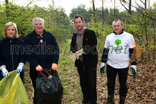 Duška Jurenec, vodja kabineta župana MOM, prim. prof. dr. Erih Tetičkovič, predsednik Društva za varstvo in proti mučenju živali Maribor, Andrej Okreša, novinar Radia City ter Franc Kangler, župan Mestne občine Maribor