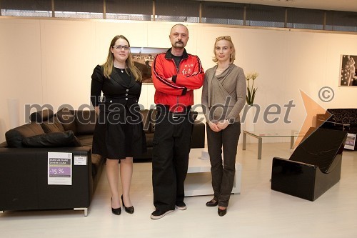 Živa Lopatič, direktorica Slovenijales Bivanje, Jane Štravs, fotograf in Barbara Čeferin, fotografinja