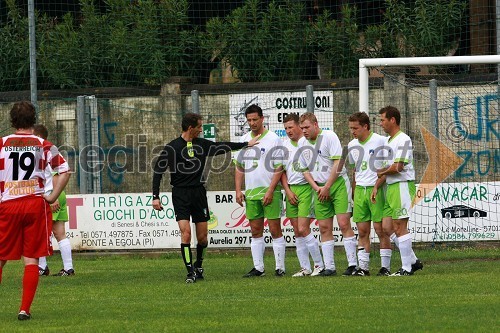 Robert Fišer, Danilo Steyer, Tomaž Ščurek, Matjaž Ščurek in Dejan Babič, člani Vinske nogometne reprezentance Slovenije