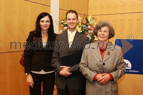 Prof. dr. Ana Vovk Korže, Filozofska fakulteta Univerze v Mariboru, dr. Klemen Prah, Filozofska fakulteta Univerze v Mariboru in ...