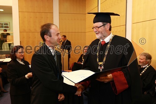 Matjaž Sagadin, dobitnik Bronastega znaka UM za leto 2009 in prof. dr. Ivan Rozman, rektor Univerze v Mariboru