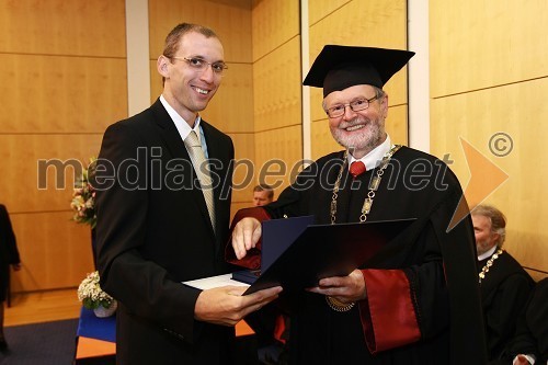 Dr. Matjaž Perc, dobitnik Bronastega znaka UM za leto 2009 in prof. dr. Ivan Rozman, rektor Univerze v Mariboru