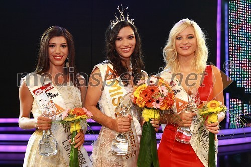 Tjaša Resnik, prva spremljevalka Miss Universe Slovenije 2010, Sandra Marinovič, druga spremljevalka Miss Universe Slovenije 2010 in Marika Savšek, Miss Universe Slovenije 2010 ter Miss revije Obrazi 2010