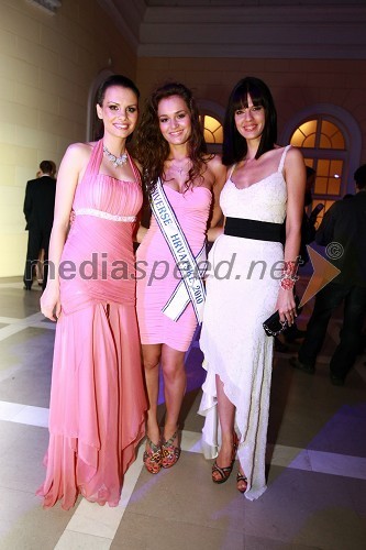 Mirela Korač, Miss Universe Slovenije 2009, Lana Obad, Miss Universe Hrvaške 2010 in Sabina Remar, Miss Universe Slovenije 2004