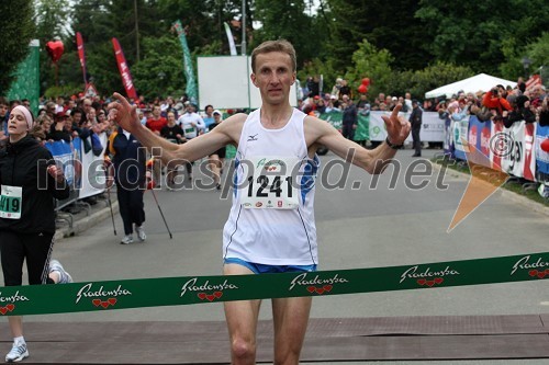 Anton Kosmač, zmagovalec v kategoriji polmaraton moški 30 - 34