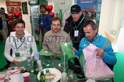 Robert Kranjec, smučarski skakalec, Ivan Hudač, trener Petre Majdič, ... in Primož Ulaga, poslovni direktor nordijskih disciplin