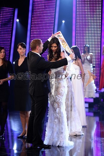 Matej Raščan, direktor in lastnik podjetja Rašica Point d.o.o. ter podjetja Delo revije, d.d. in Sandra Marinovič, druga spremljevalka Miss Universe Slovenije 2010