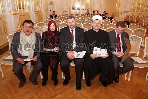 Dr. Melqart Mohamad Berro, mestni svetnik MOM, ..., Ibrahim Malanović, mariborski imam, mag. Nedžad Grabus, mufti in Nevzet Porić, tajnik islamske skupnosti v Sloveniji