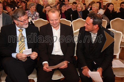 Prof. dr. Ivan Rozman, rektor Univerze v Mariboru, prof. dr. Marko Jesenšek, dekan Filozofska fakulteta Univerze v Mariboru in dr. Dragan Potočnik, predavatelj na Filozofski fakulteti in predsednik popotniškega društva Vagant