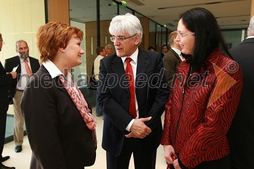 Alenka Avberšek, Gospodarska zbornica Slovenije, dr. Roko Žarnić, minister za okolje in prostor in mag. Barbara Škraba Flis, generalna sekretarka Inženirske zbornice Slovenije (IZS)