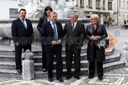 Štefan Pavlinjek, direktor podjetja Roto in predsednik upravnega odbora Obrtne zbornice Slovenije, ..., Marjan Šiftar, Vlado Mandič, predsednik Območno obrtne podjetniške zbornice Murska Sobota in Irma Benko