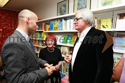 Andrej Bergant, predsednik uprave Mladinska knjiga Trgovina d.d., Bedita Mlinar, Mladinska knjiga Trgovina d.d. in Lado Leskovar, pevec in nacionalni ambasador UNICEF-a Slovenija