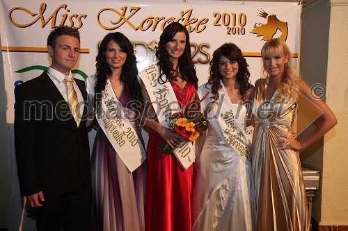 Matjaž Homan, povezovalec prireditve, Sandra Adam, prva spremljevalka Miss Koroške 2010, Sandra Skutnik, Miss Koroške 2010, Tanja Volič, druga spremljevalka Miss Koroške 2010 in Tjaša Sidar, Miss Hawaiian Tropic 2010 in povezovalka prireditve