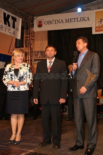 Renata Brunskole, županja občine Metlika, Jože Prus, dobitnik priznanja šampion Vinske vigredi 2010 in Borut Pahor, predsednik vlade Republike Slovenije