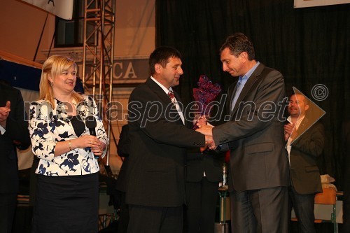 Renata Brunskole, županja občine Metlika, Jože Prus, dobitnik priznanja šampion Vinske vigredi 2010 in Borut Pahor, predsednik vlade Republike Slovenije