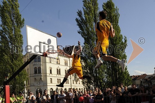 Dunking Devils